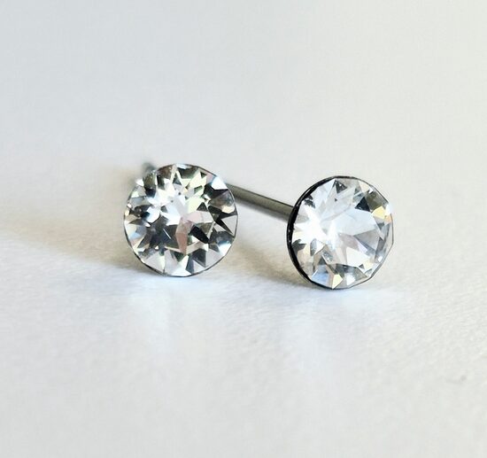 BJT3040T ar Swarovski kristāliem 4mm no titāna