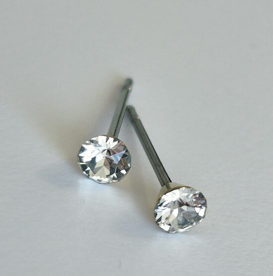 BJT402 ar Swarovski kristāliem 4mm