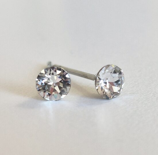 BJT3040 ar Swarovski kristāliem 4mm
